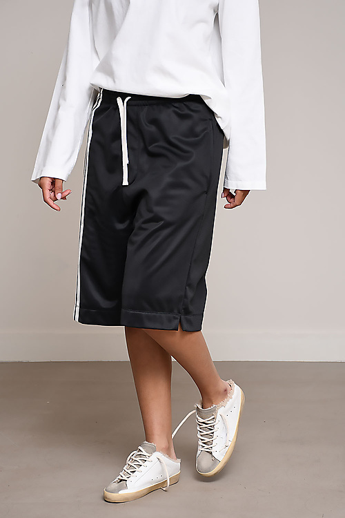 ADNYM Shorts Zwart