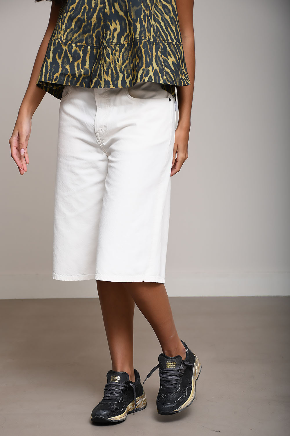 Haikure Shorts White