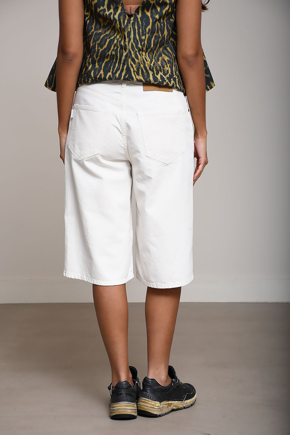Haikure Shorts White