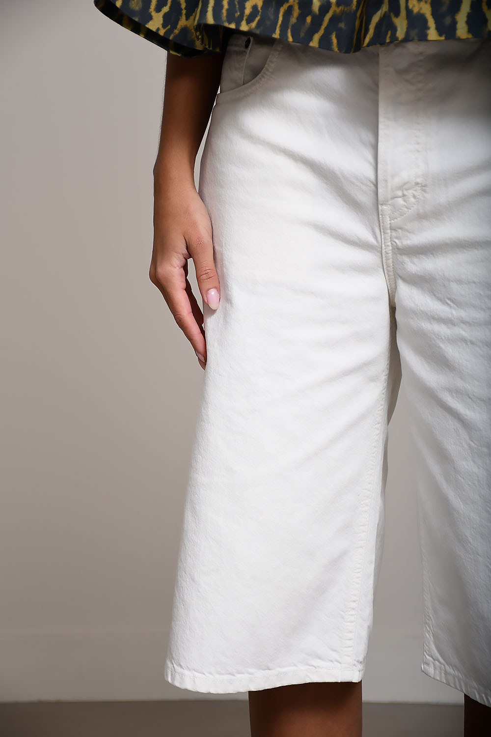 Haikure Shorts White