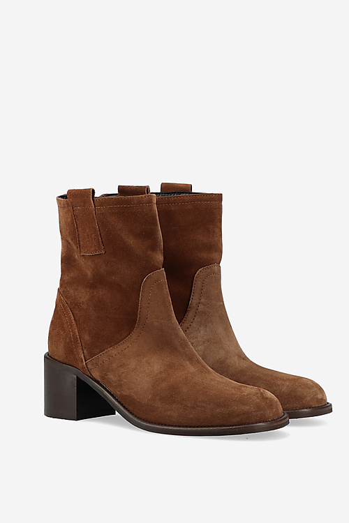 Laura Ricci Laarzen Bruin