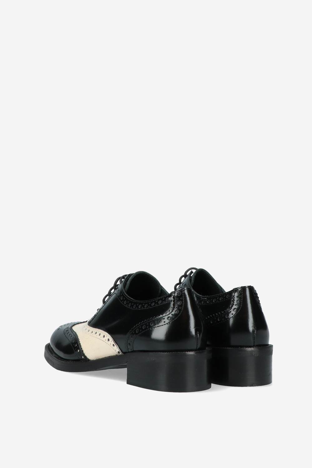 Laura Ricci Laced shoes Black