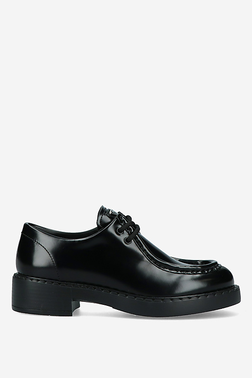 Prada Laced shoes Black