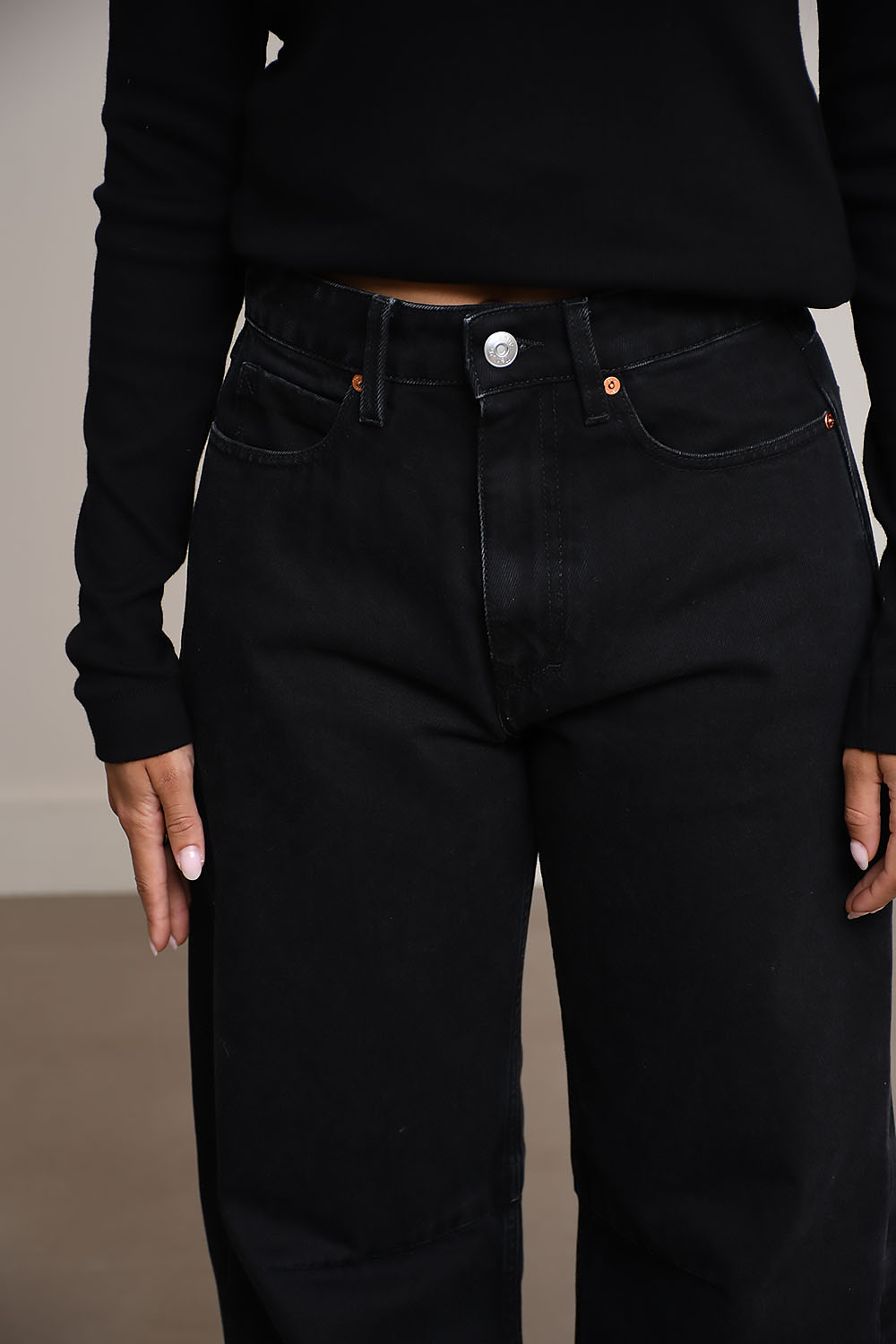 Tenue. Jeans Zwart